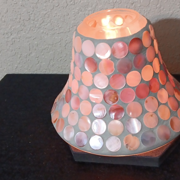 YANKEE Mother of Pearl Candel shade and tray - Picture 2 of 6